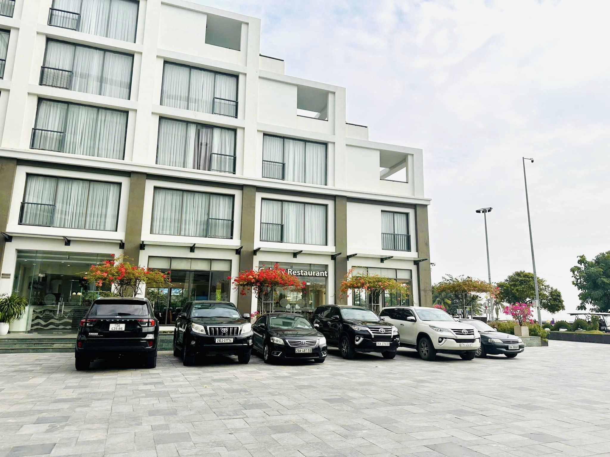 Bãi đỗ xe Dragon Sea Hotel