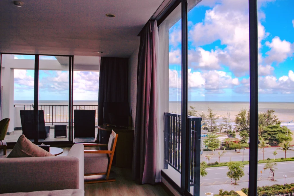 Phòng nghỉ view biển Dragon Sea Hotel