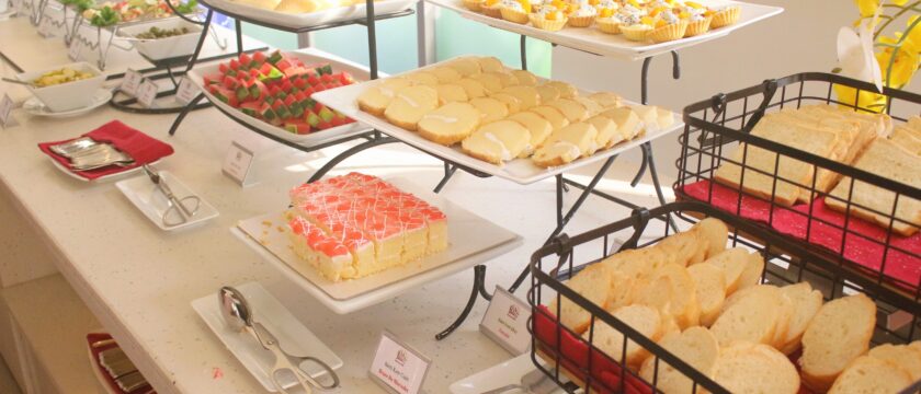 Bữa sáng buffet tại Dragon Sea Hotel