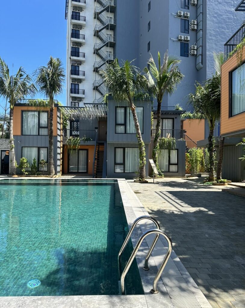 Bể bơi khách sạn Marron