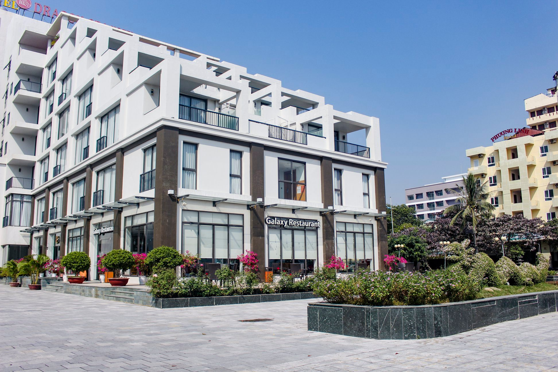 Không gian nhà hàng vô cùng tinh tế tại Dragon Sea Hotel