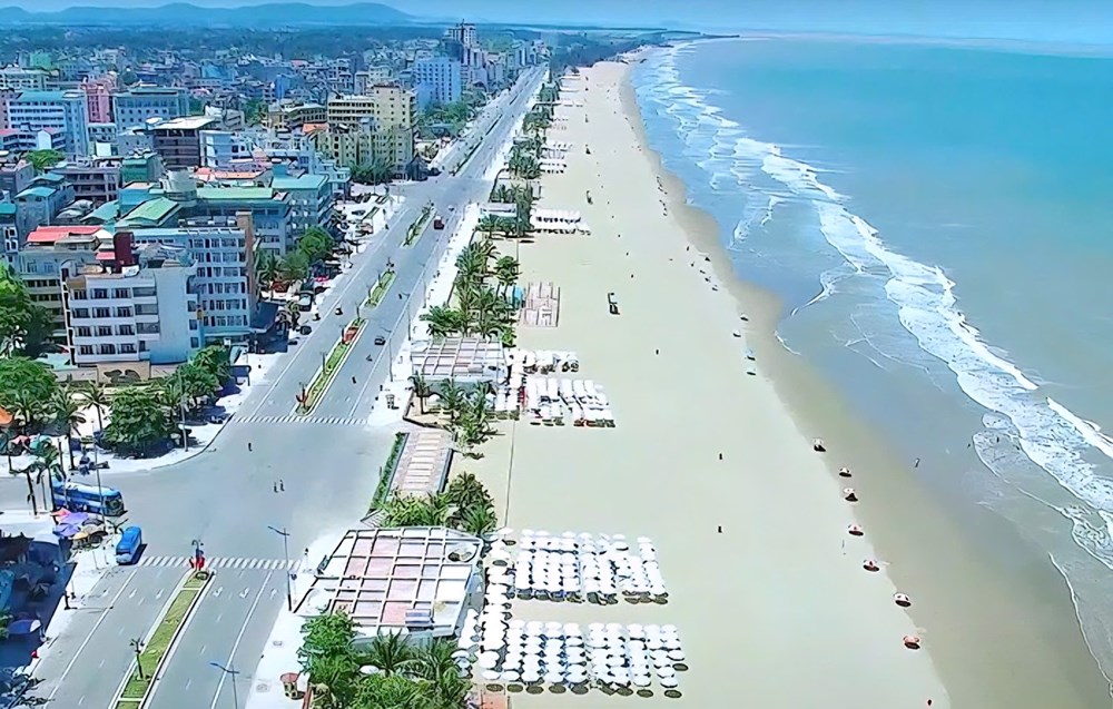 Bãi tắm Sầm Sơn đẹp vào mùa hè
